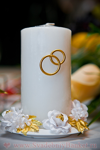 Красивая свадебная свеча