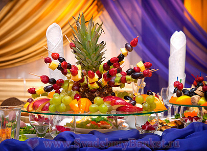 Свадебный фруктовый стол