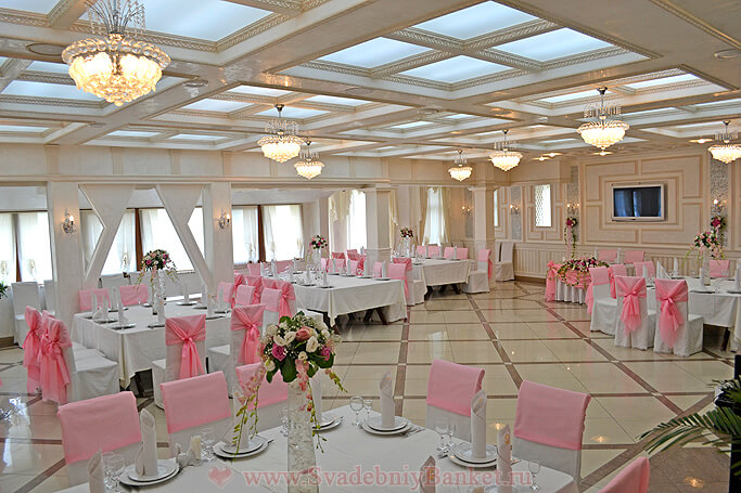 Белый зал ресторана Ереван